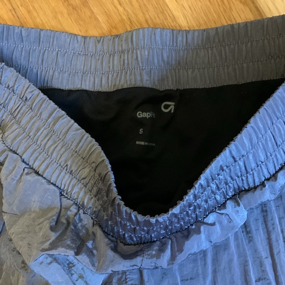 Gap Fit running shorts size small - Picture 3 of 3